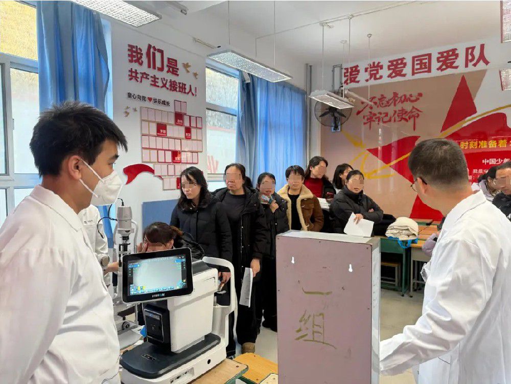 暖冬送光明|包头朝聚眼科医院府谷三日筛查：从校园到社区,460+人次的眼健康守护